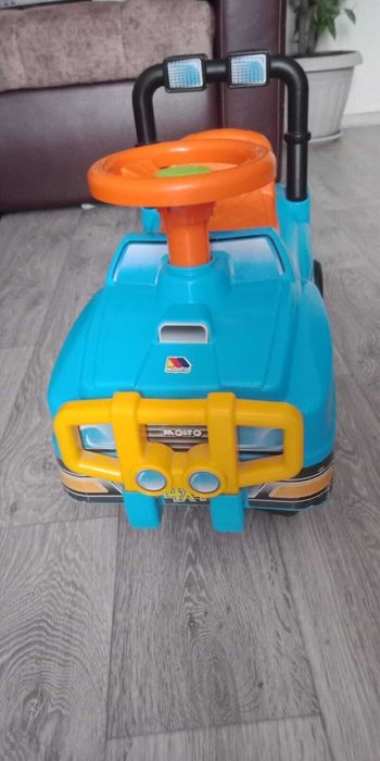 Детская машинка толокар