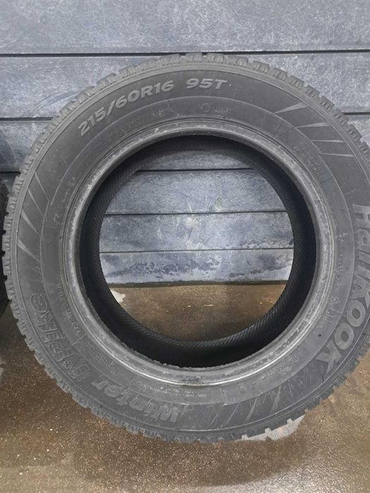 Hankook Winter iPIKE, 215/60 R16