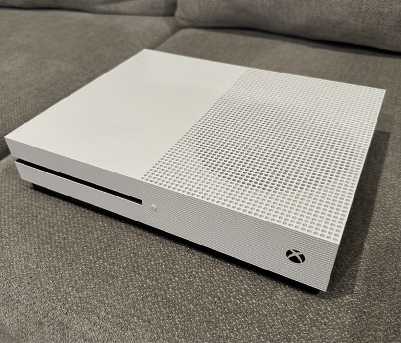 Продам Xbox one S . 500 гб