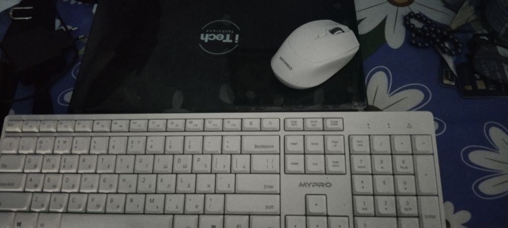 Ноутбук сотилади