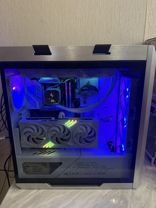 Корпус Asus Rog Strix Helios