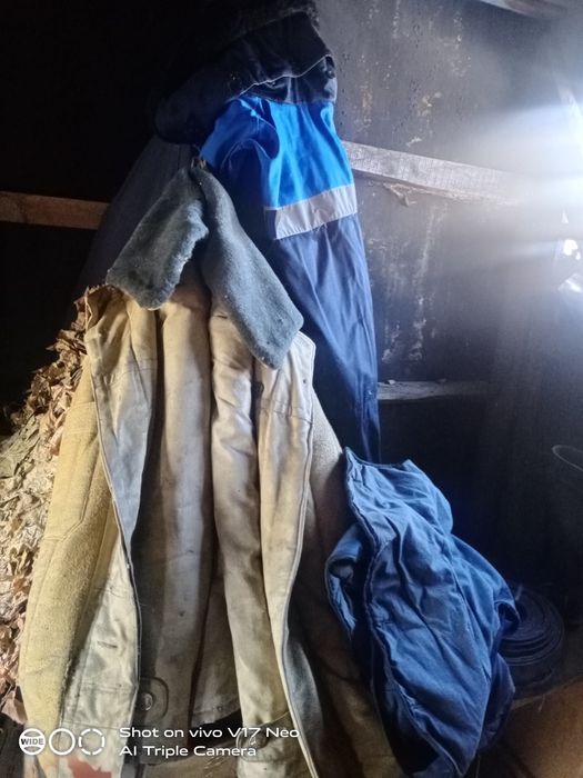 Фуфайки разные и ватные брюки