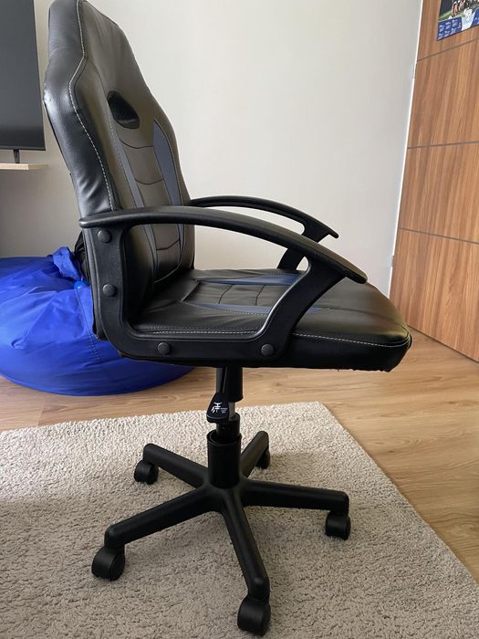 Въртящ      стол