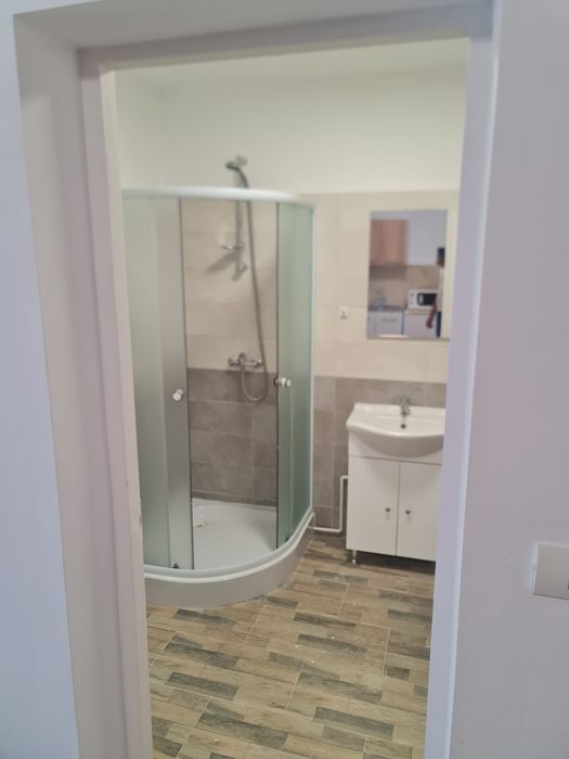 Inchiriez apartament