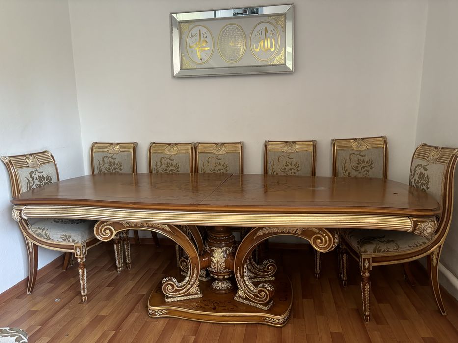 Продам срочно стол и стулья