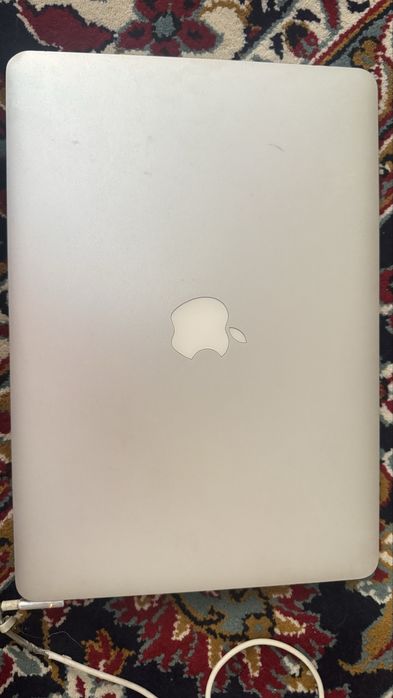 Macbook AIR модель A1369