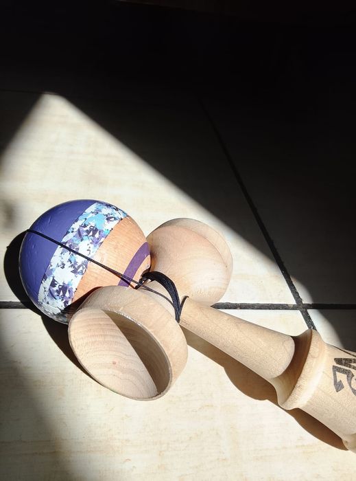 Vând joc KENDAMA.