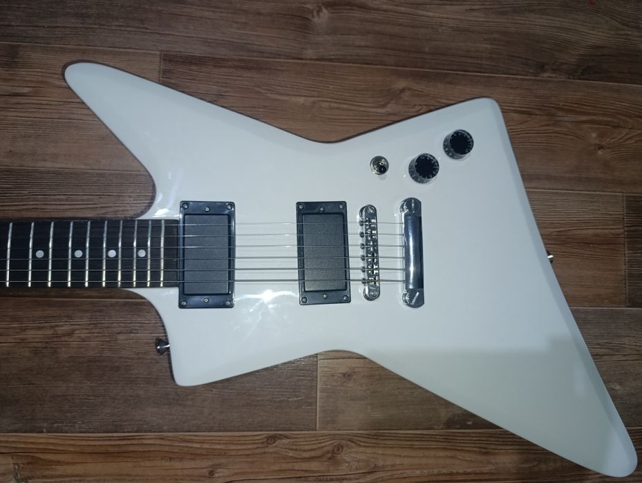 Электрогитара Explorer Ebash