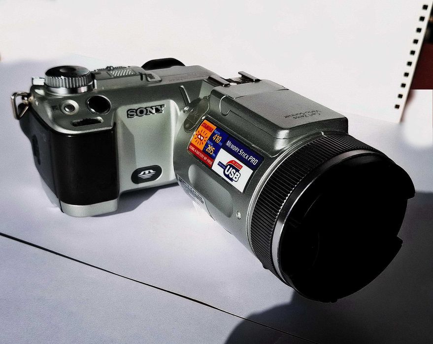 Фотоаппарат SONY DSC F-717. В рабочем состоянии.