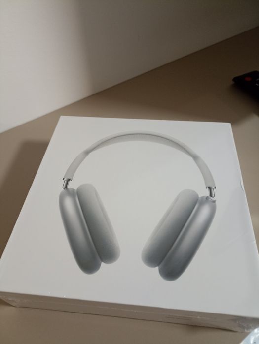 Срочно продам наушники airpods Max