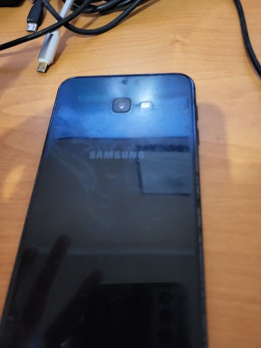 Смартфон Samsung J4+