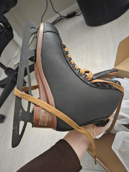 Кънки за лед чисто нови