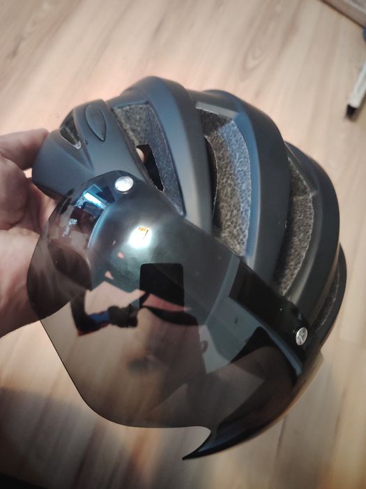Casca de bicicleta neagra ootd  cu lumina LED