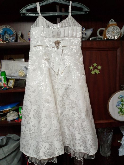 Вечерние платья - 40 размер