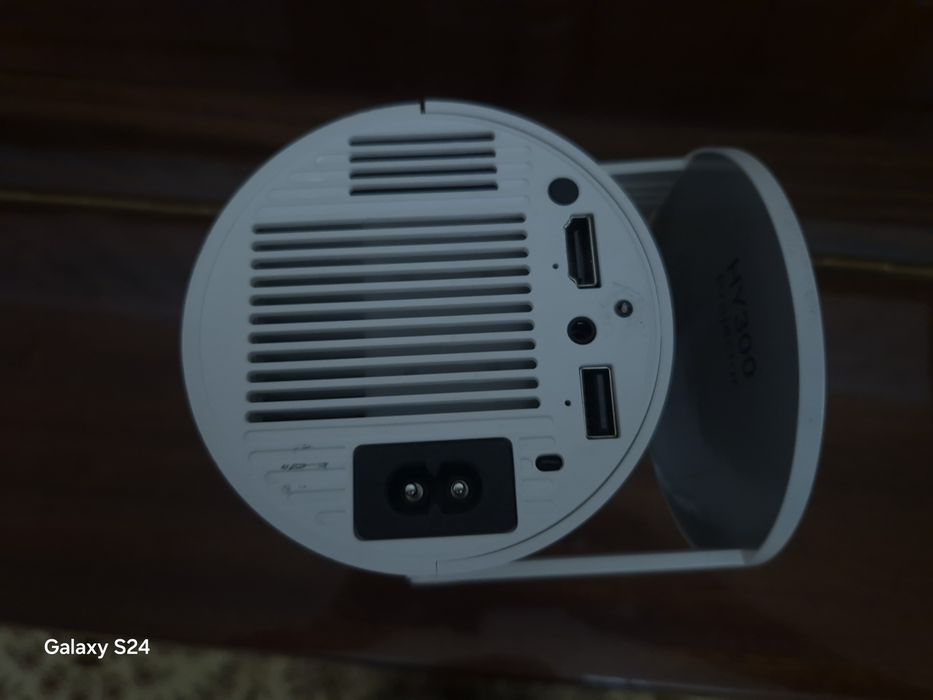 Проектор HY 300.