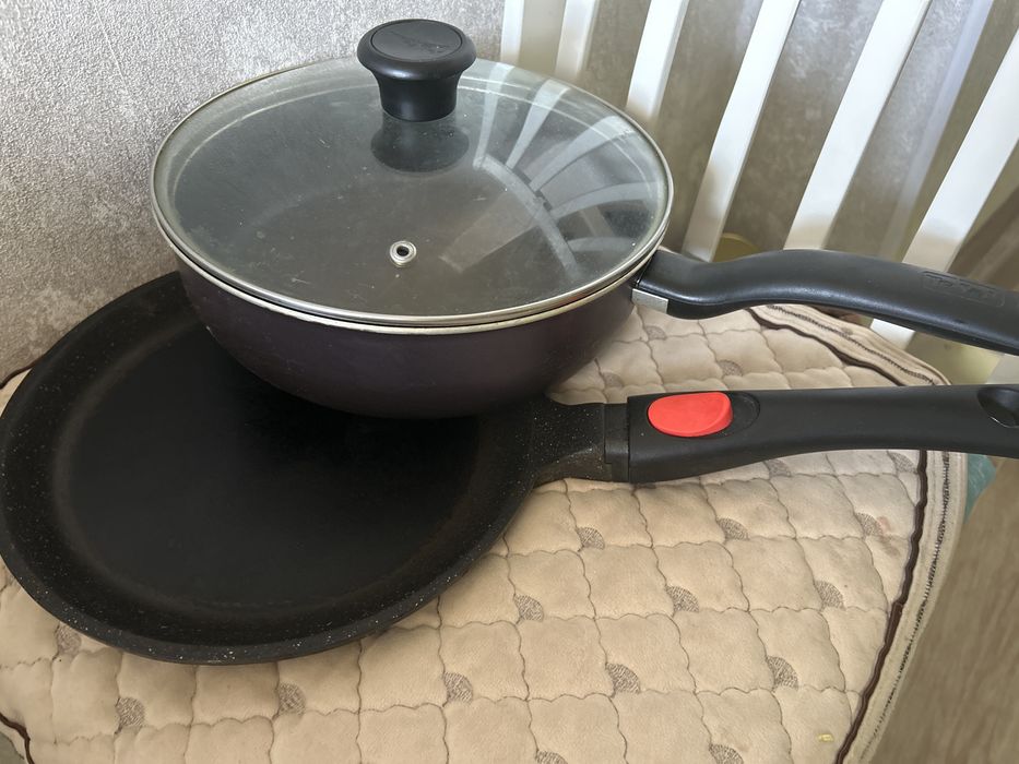 Сковородки б/у 24 см