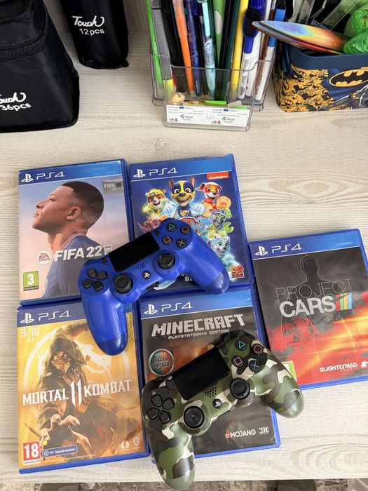 Ps4 pro 872gb 2 controllere