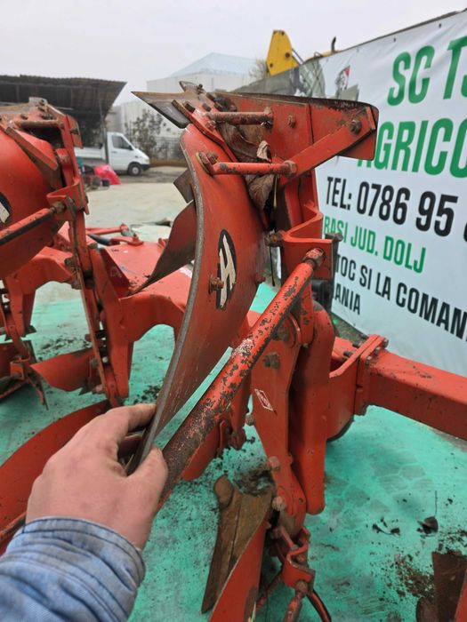 Plug Kuhn Master 120 reversibil  cu 4 brazde (3+1)