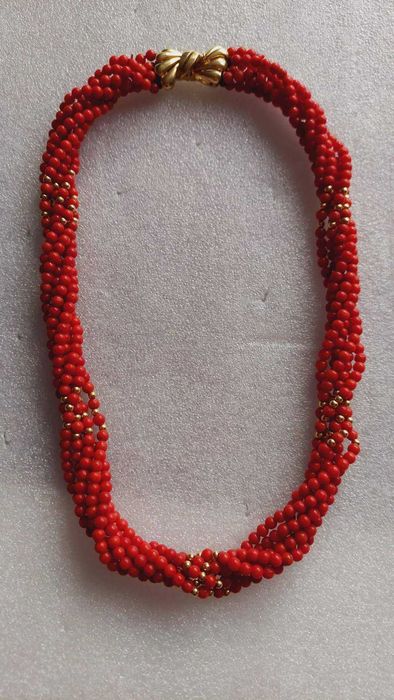 Златна  огърлица  корали ,закопчалка и златни топчета-90 бр.Злато 18к