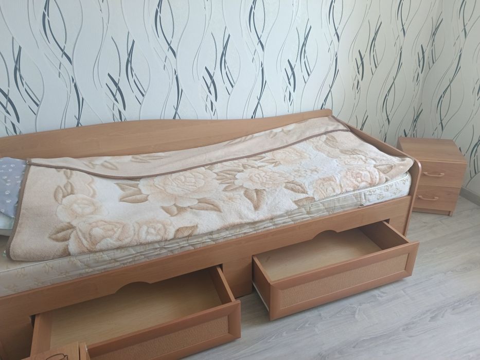 Продам кровать без матраса