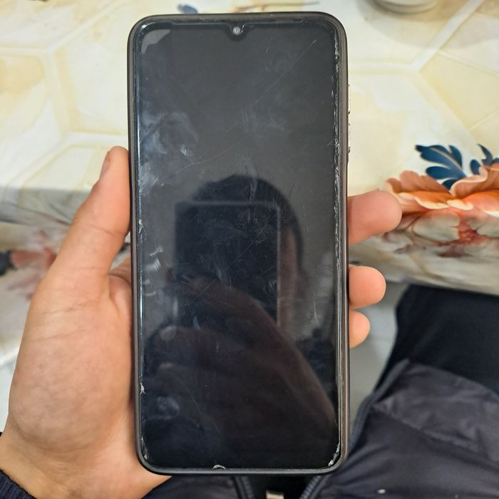 Samsung Galaxy M12 zo'r holatda