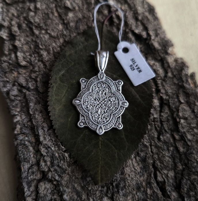 Сребърни кръстове и медальони