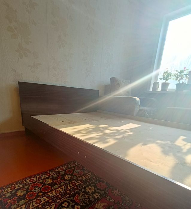 Двуспальная кровать