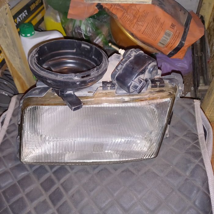 Левая фара ауди 100 с4