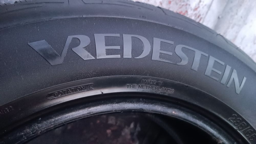 235/65/17 Vredestein