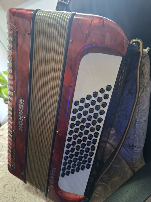 De vanzare acordeon Hohner