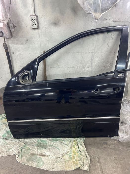 W203 водительская дверь левая