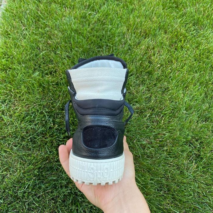 Off white court 3.0 size 44