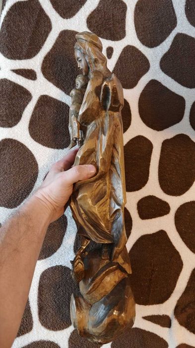 Statuie veche din lemn cu Maria si IIsus