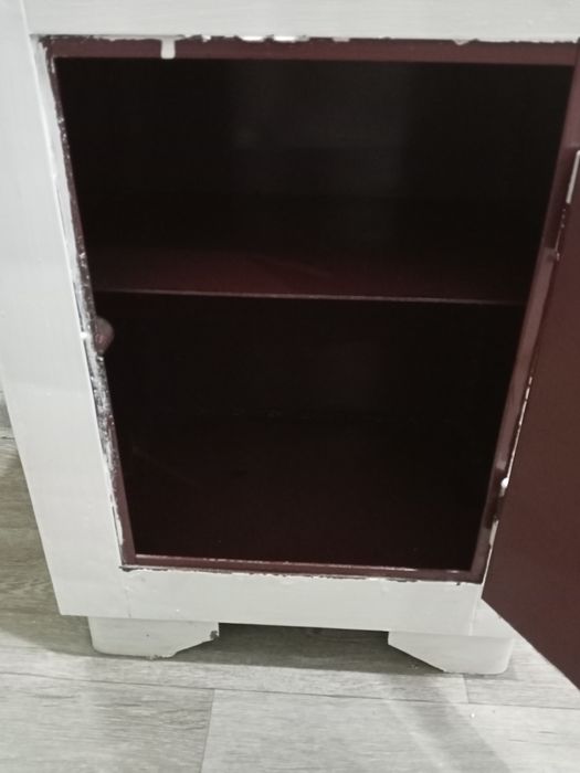 Продам железный сейф с замком.