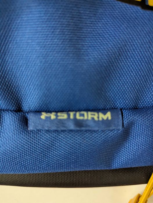 Under Armour Storm Hustle водоустойчива синя раница от Сащ