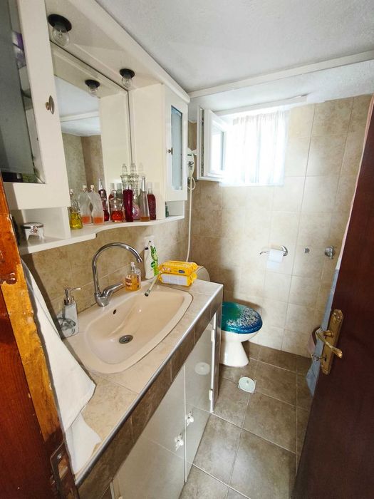 Продава къща с площ 40 м2 с двор 180 м2 в Аспровалта, Гърция