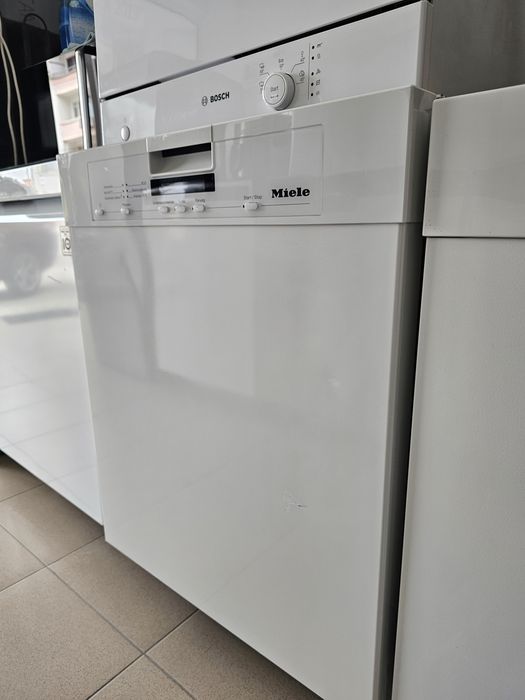 Съдомиялна за частично вграждане Míele