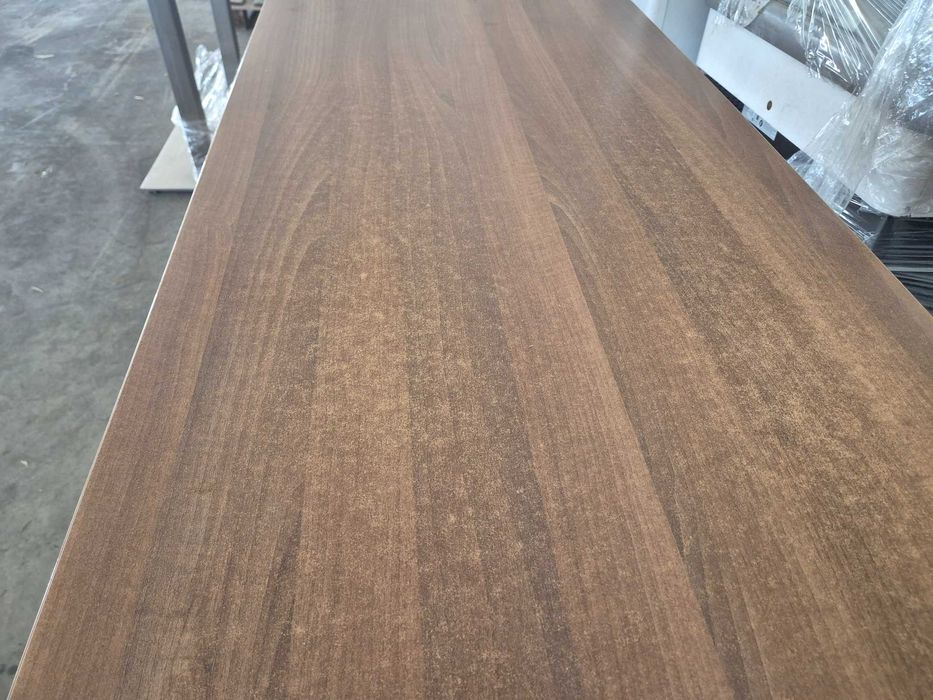 Маса за хранене с крака от неръждаема стомана и плот