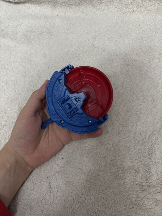 Продам Игрушку Стреляющий щит Капитан Америка