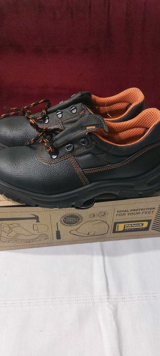 Мъжки работни обувки,нови, номер 44 - два чифта.Цена за всеки  15 евро