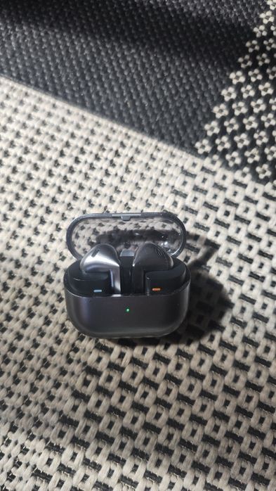 Samsung Galaxy Buds3  originale + Huse de protecție – Stare foarte bună