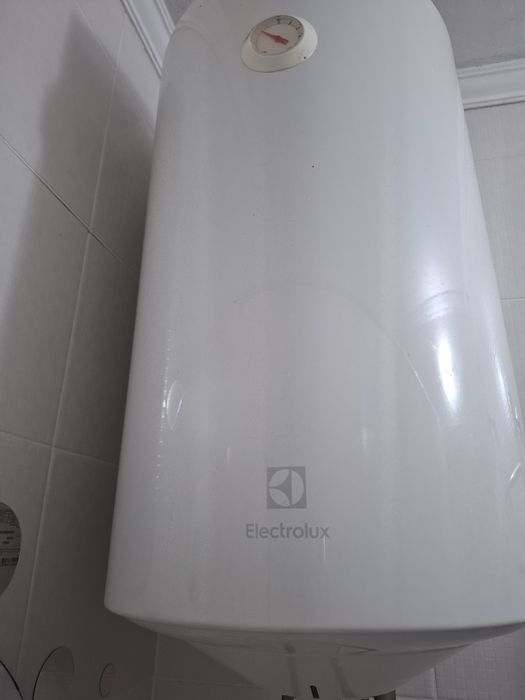 Продам водонагреватель Electrolux