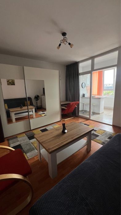 Garsonieră de închiriat – Tractorul | Parcare inclusă