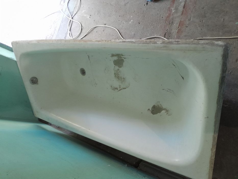 Ванна чугунная..