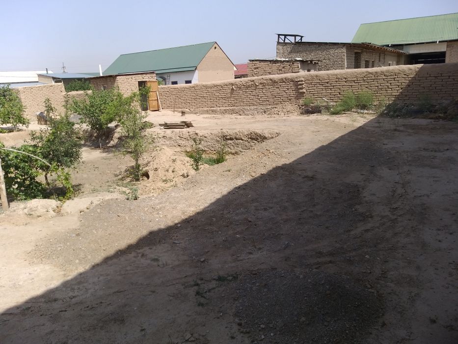 Фарходда ховли сотилады