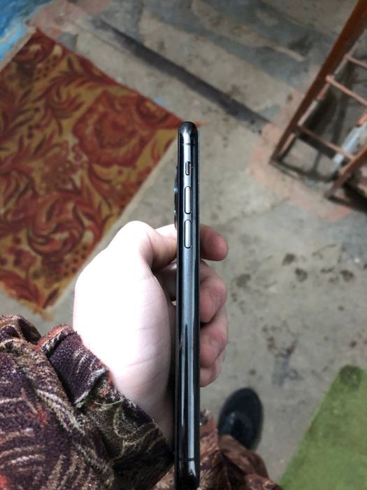 Продам айфон 11 про