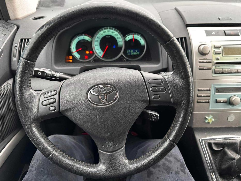 На части: Toyota Corolla Verso 2.2 D-4D (136 к.с.), 2007 г.