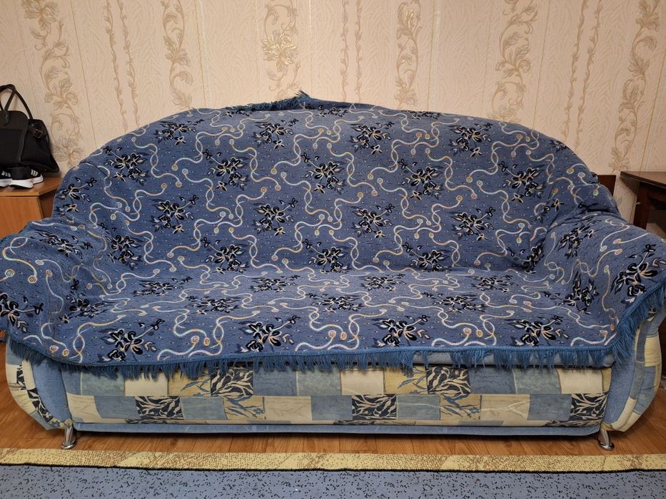 Продам б/у диван тройка 60000т, самовывоз,,возмоден торг.