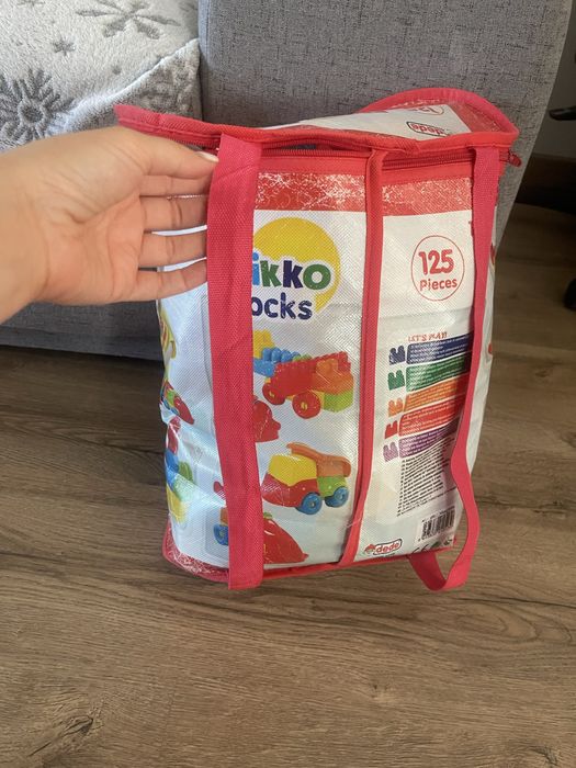 Ghizodan cu 125 de cuburi mari de construit 18+