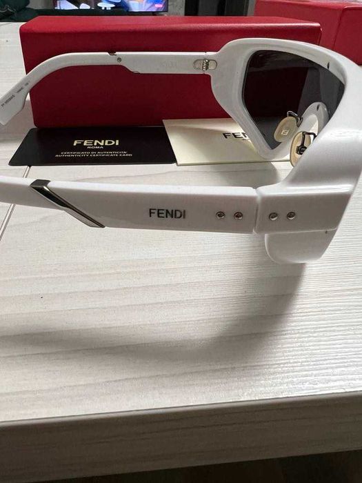 Ochelari de soare FENDI